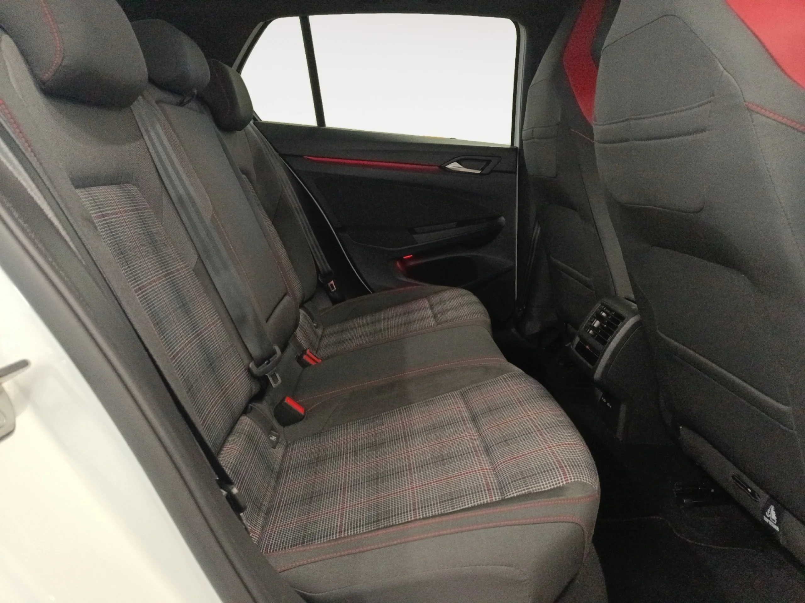 VOLKSWAGEN GOLF GTI 2.0 TSI 180KW (245CV) - Foto 6