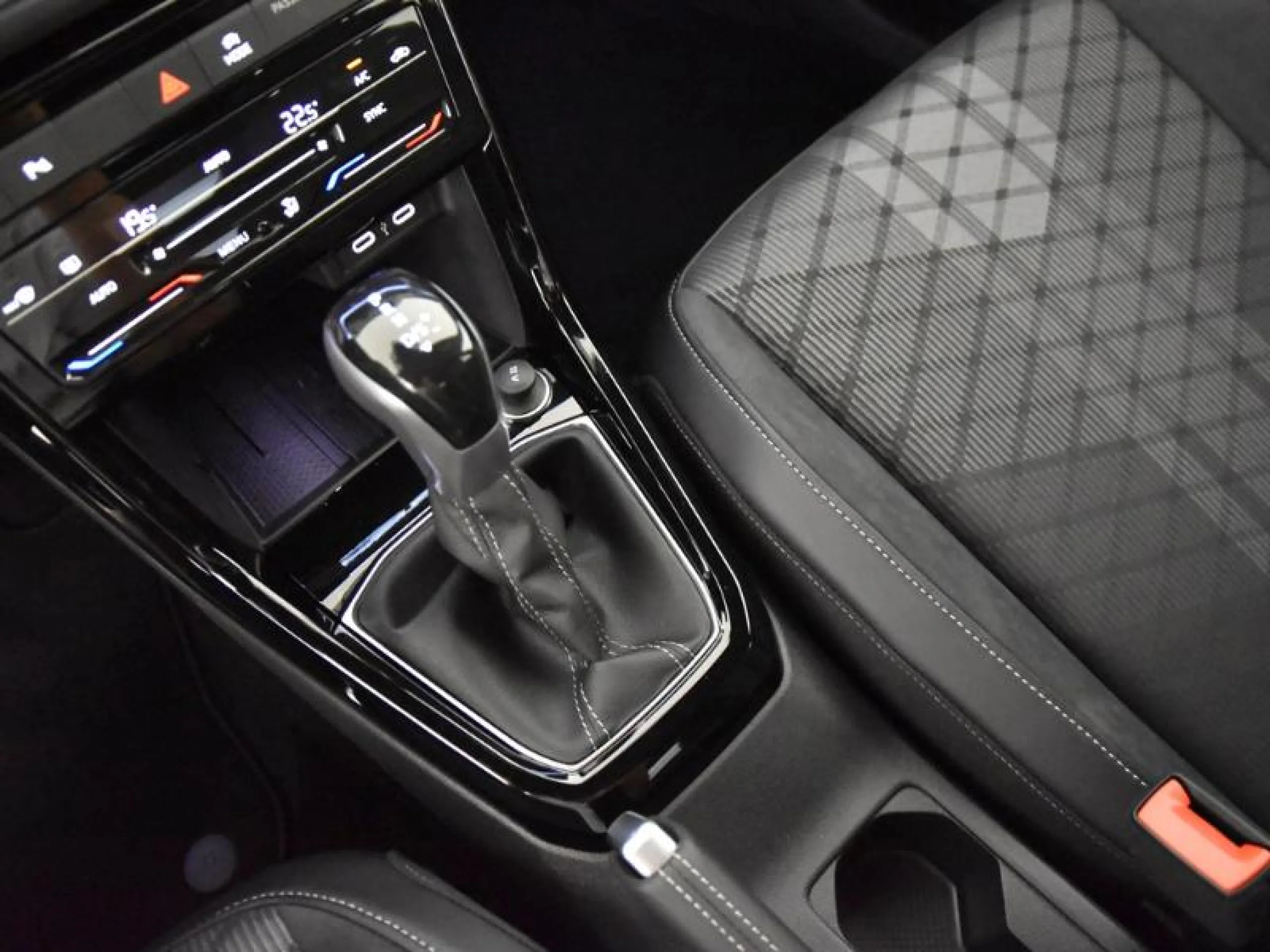 VOLKSWAGEN T CROSS T CROSS R LINE 1.0 TSI 85 KW (115 CV)  AUTOM TICO DSG 7 VEL. - Foto 10