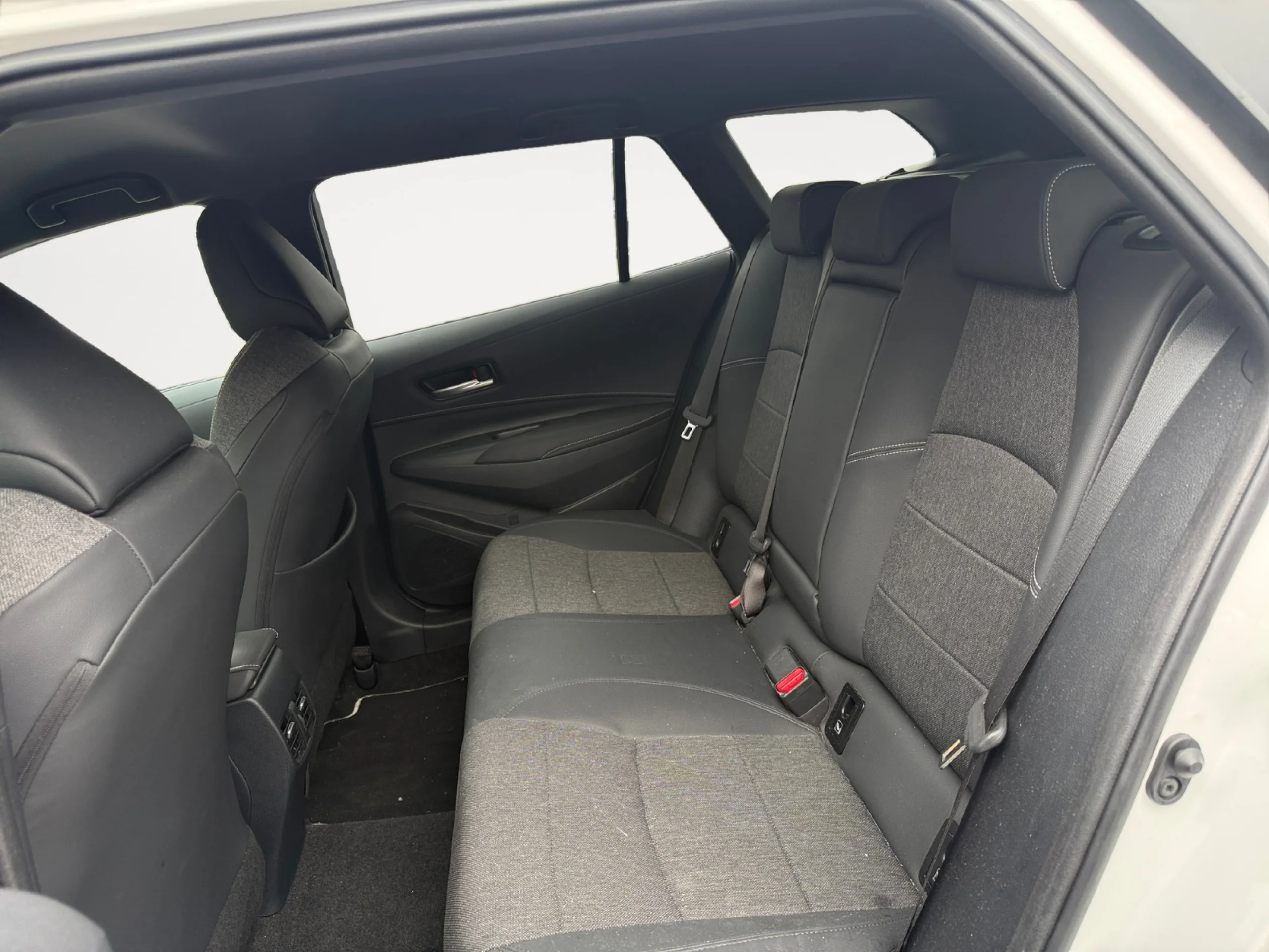 TOYOTA COROLLA 2.0 180H STYLE E CVT TOURING SPORT - Foto 6
