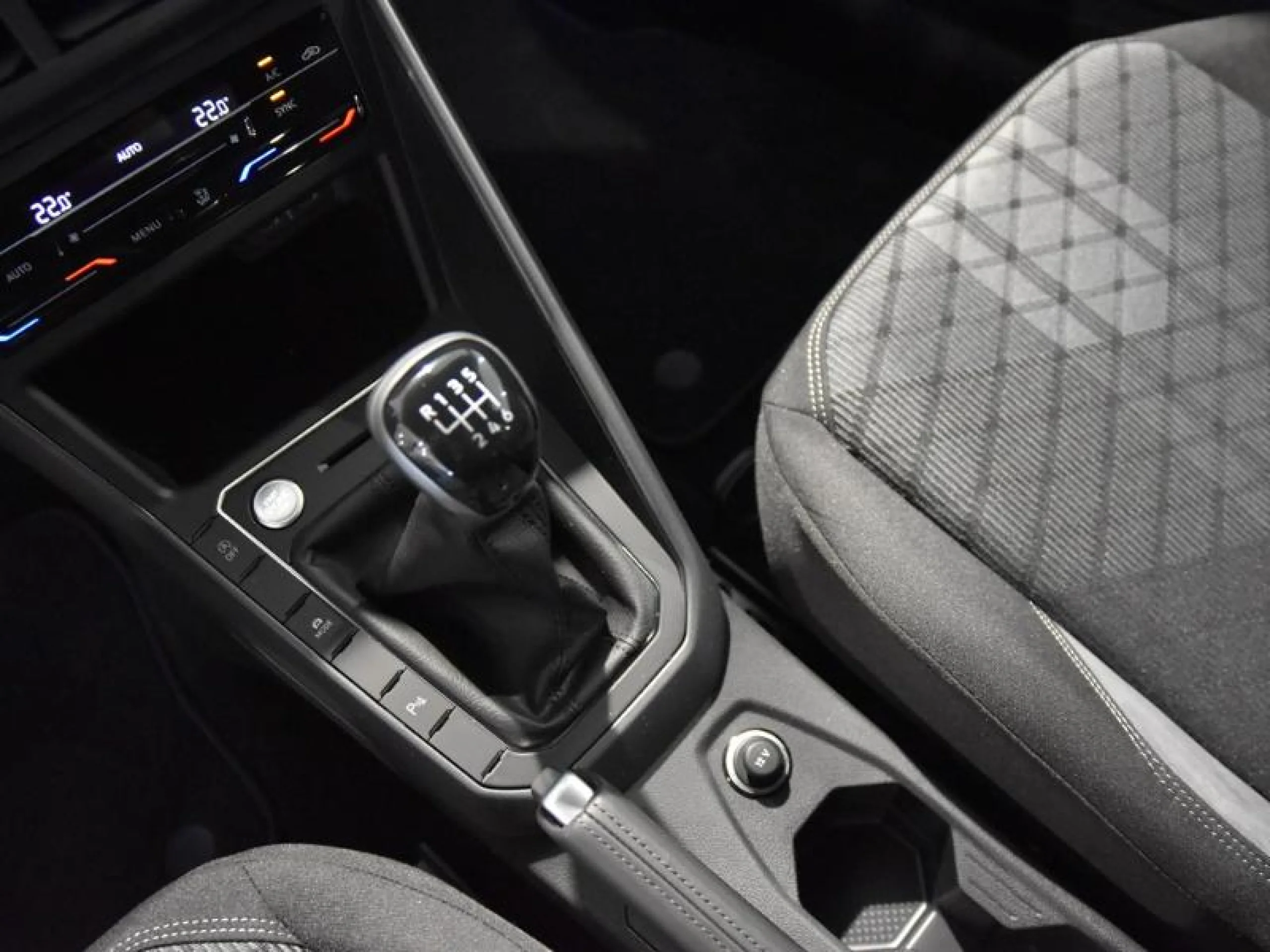 VOLKSWAGEN TAIGO TAIGO R LINE  1.0 TSI 85 KW (116 CV )  6 VEL. - Foto 10