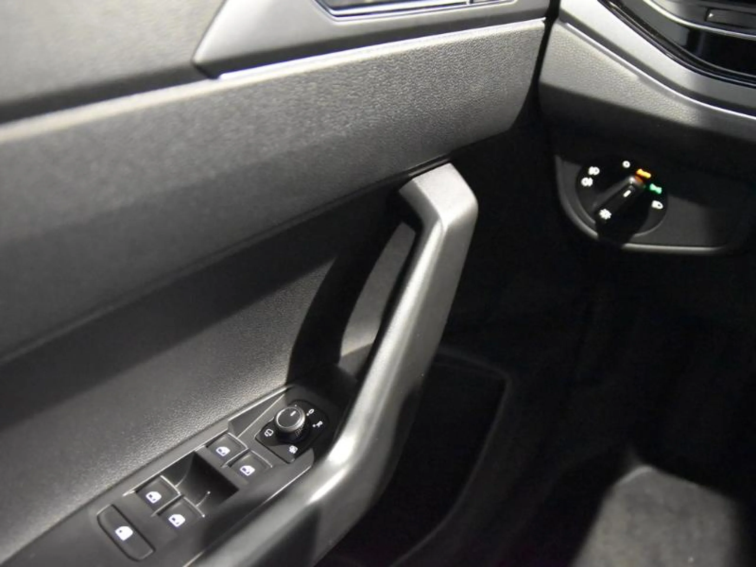 VOLKSWAGEN TAIGO TAIGO R LINE  1.0 TSI 85 KW (116 CV )  6 VEL. - Foto 16