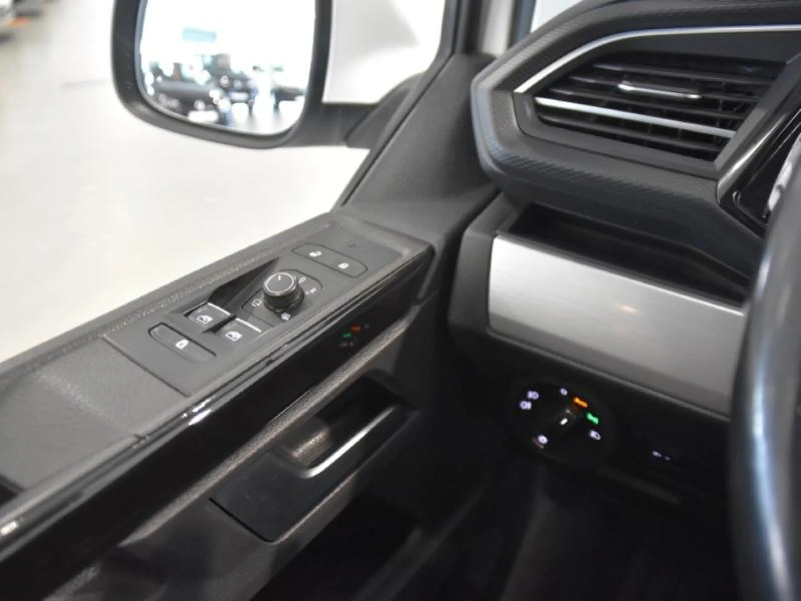 VOLKSWAGEN CALIFORNIA BEACH 2.0 TDI 110KW (150CV) BMT DSG - Foto 19
