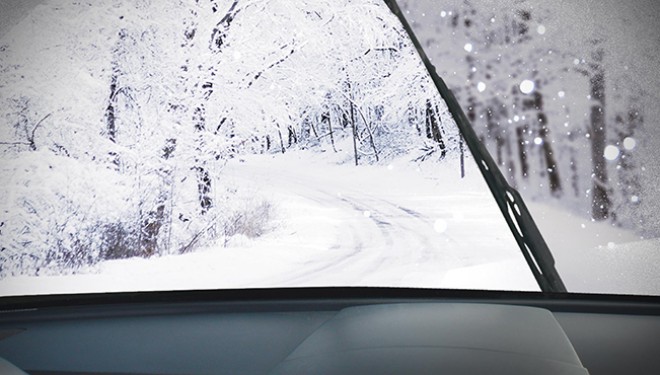 Cómo limpiar el hielo del parabrisas del coche