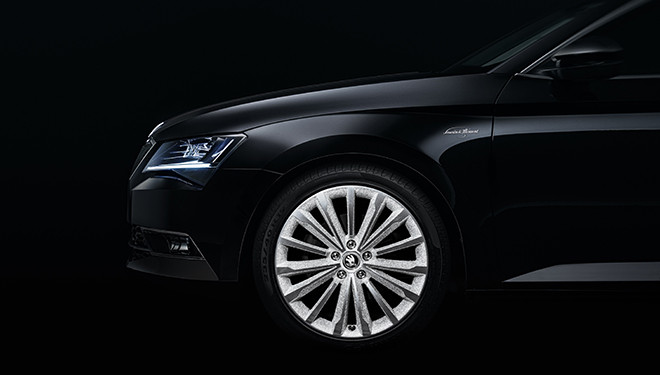 Skoda Superb Black Crystal, pura elegancia