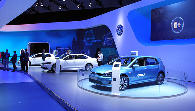 El salón del automóvil de Los Ángeles se enchufa a los eléctricos El salón del automóvil de Los Ángeles se enchufa a los eléctricos