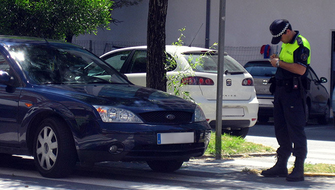 Con el coche parado también te pueden multar