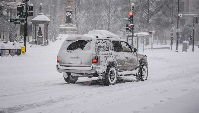 ¿Es necesario calentar el motor del coche cuando hace frío?