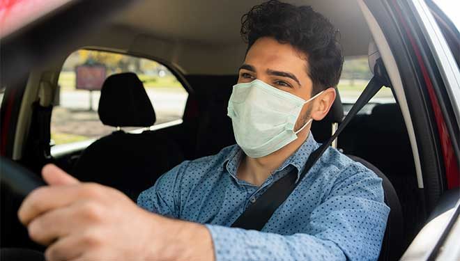 La DGT no puede multar por el uso de la mascarilla en el coche